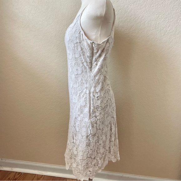 Off-White Lace Spaghetti Strap Dress
En-Crème - Picture 3 of 6